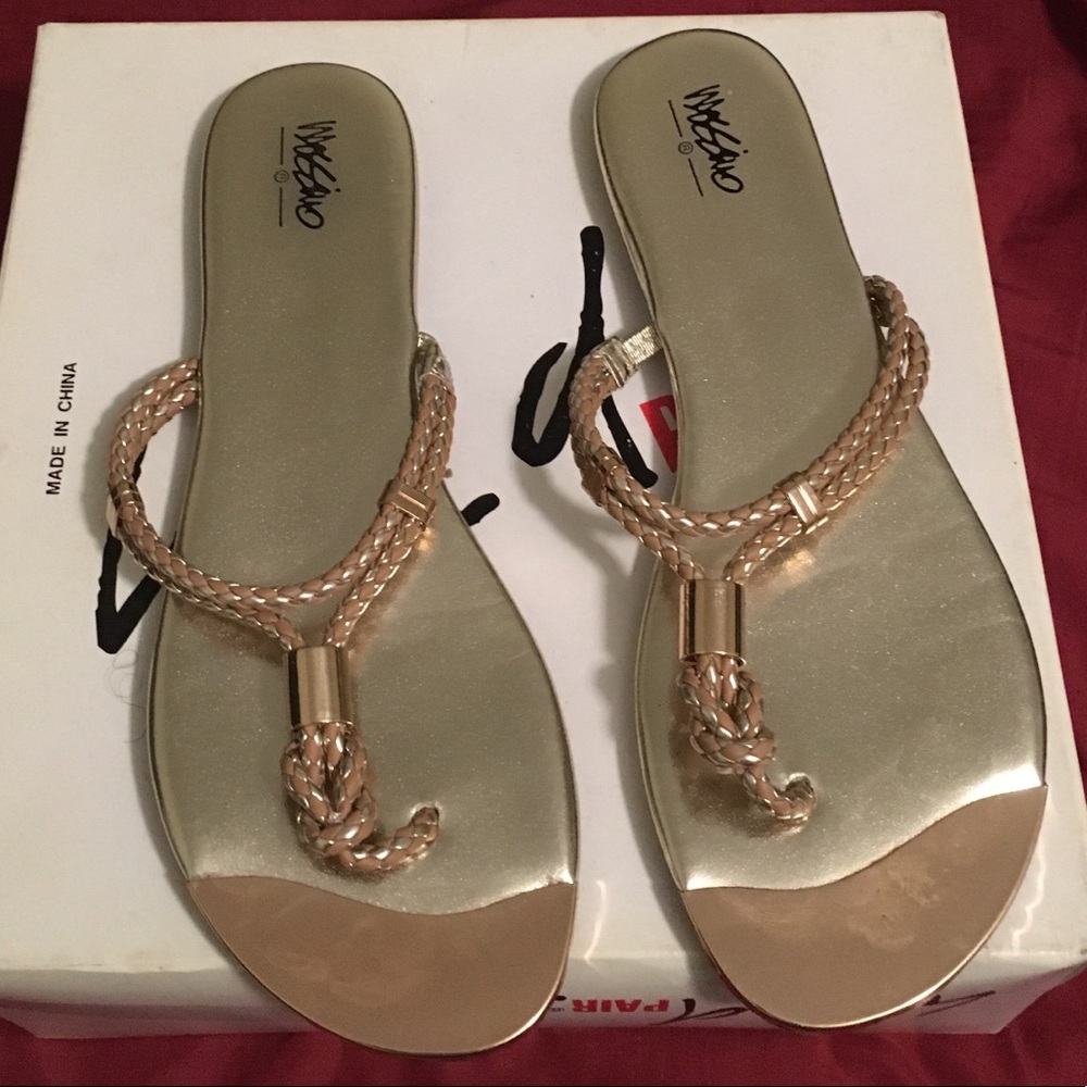 Missimo Gold Thong Sandals size9 (1/2) fits 8(1/2)